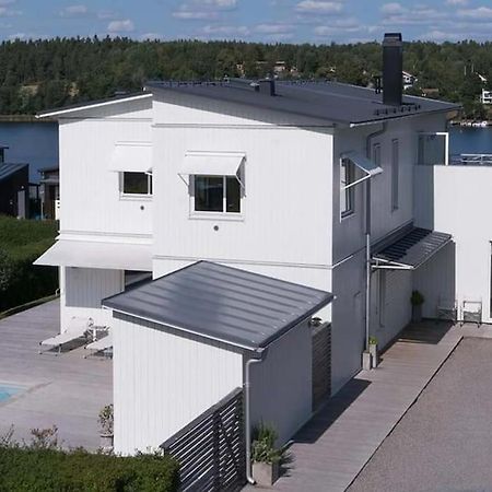 Water Facing Villa With Pool & Sauna Lidingö エクステリア 写真