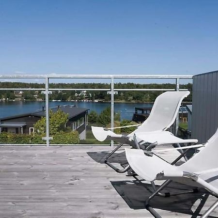 Water Facing Villa With Pool & Sauna Lidingö エクステリア 写真